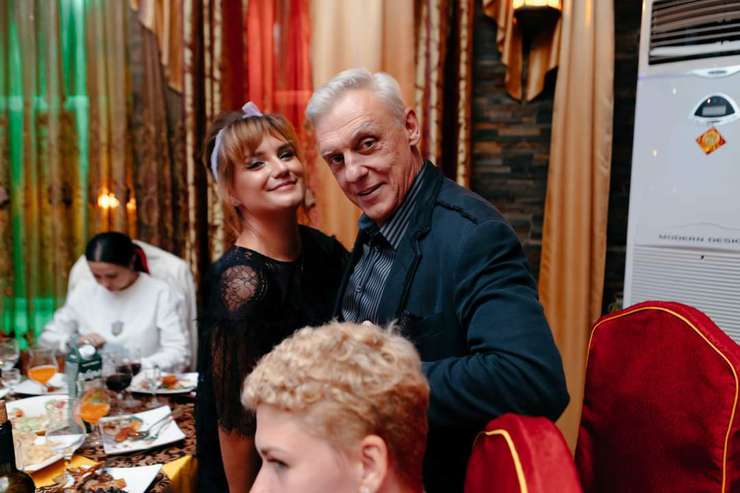 Актеры Дарья Егорова и Александр Половцев оказались активными участниками неформальных актерских вечеринок фестиваля