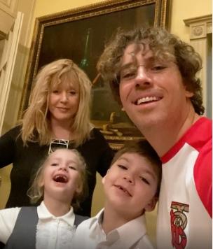 Пугачева сняла на видео типичное утро с Галкиным и детьми-школьниками