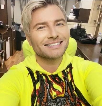 Басков опубликовал фото с незнакомкой и ребенком