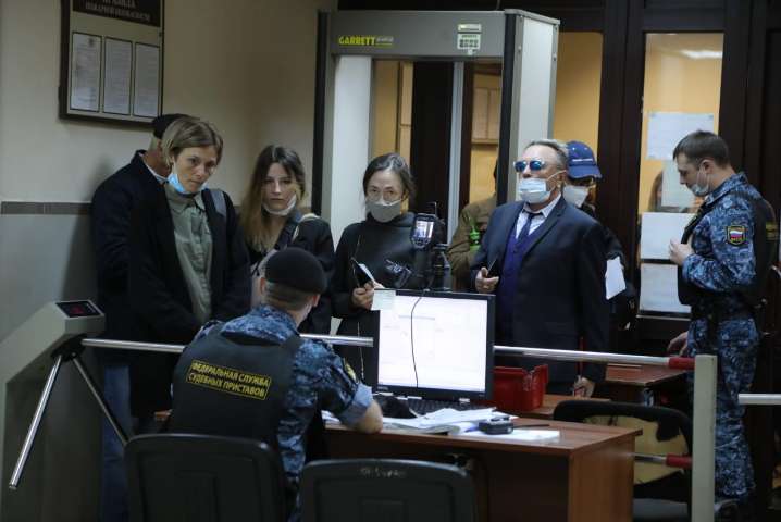 Актера приехали поддержать Иван Охлобыстин, Гарик Сукачев и Софья Кругликова