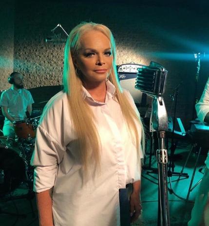 65-летняя Долина отметила юбилей в непривычном образе