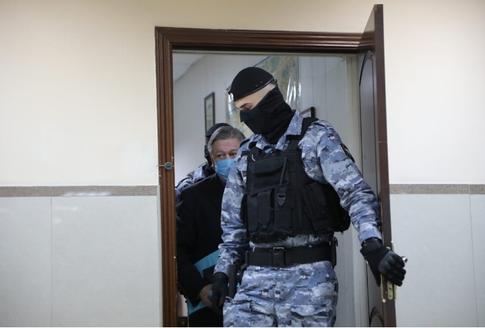 «Адвокат меня „подставил“ на эти 8 лет»: осужденный Ефремов переживает из-за действий Пашаева