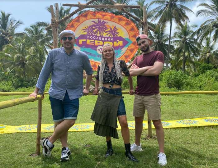 Яна Троянова с ведущими Демидовым и Абрамяном