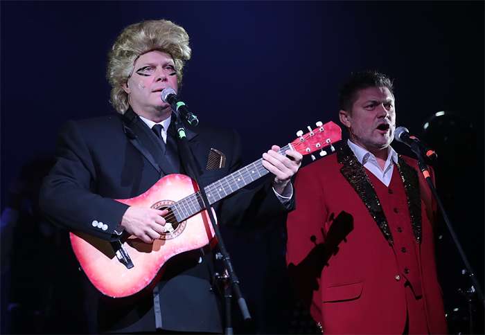 Алексей Кортнев - не только музыкант, но и актер. С Сергеем Белоголовцевым