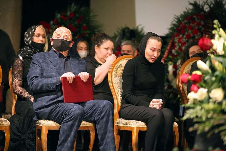 Вдова Грачевского на прощании