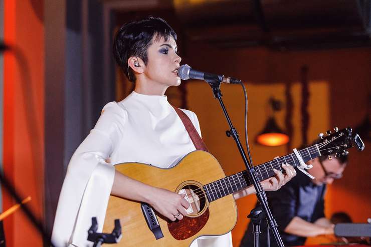 Бывший юрист, а ныне певица и композитор Амария Рай Бывший юрист, а ныне певица и композитор Амария Рай