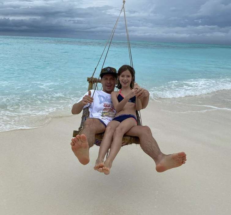 Павел Деревянко с дочерью