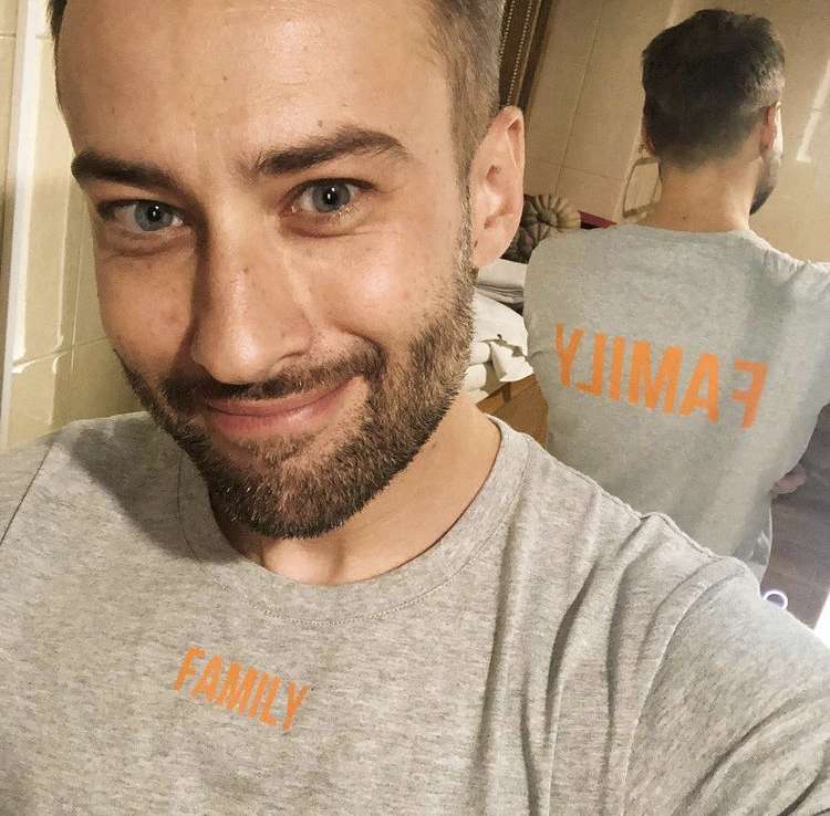 Новый дом находится недалеко от школы детей