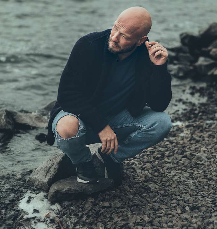 "В моем мире рядом должен быть человек, который меня ждет и которому я должен верить безоглядно. В этом заключается мое счастье" В моем мире рядом должен быть человек, который меня ждет и которому я должен верить безоглядно. В этом заключается мое счастье