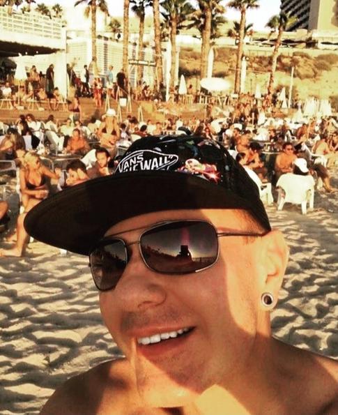 Причиной смерти стилиста Александра Шевчука стало «инородное тело»