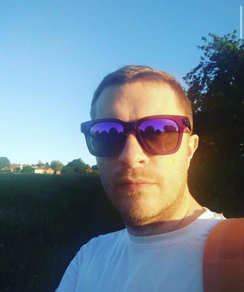 Скончался певец инди-группы Delays Грег Гилберт от рака кишечника