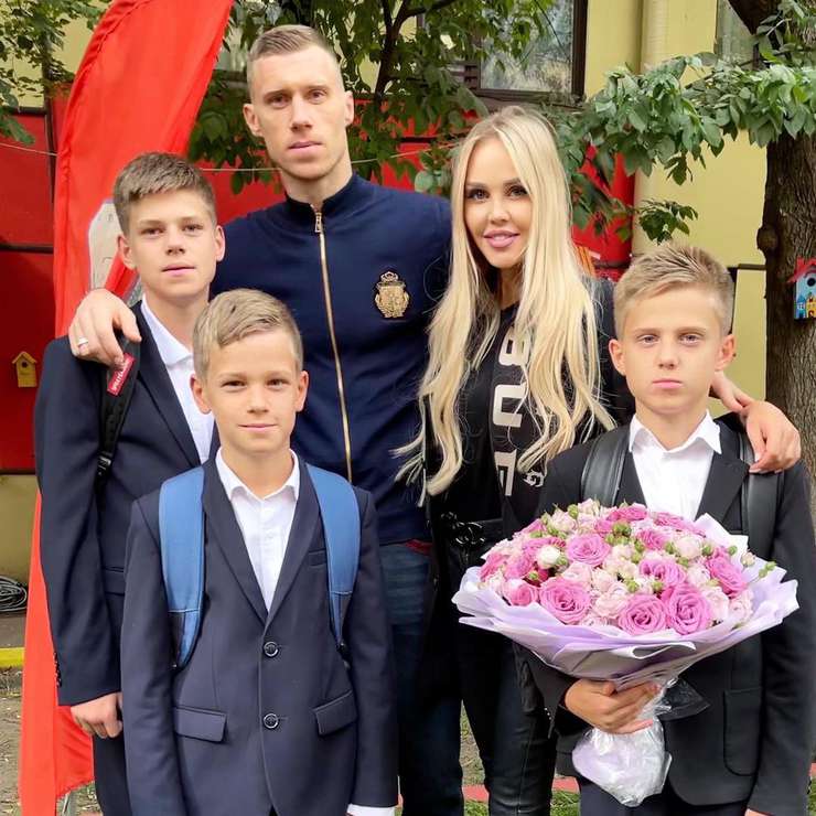 Мария Погребняк с семьей Мария Погребняк с семьей