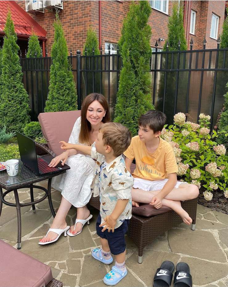 Согдиана с сыновьями Согдиана с сыновьями