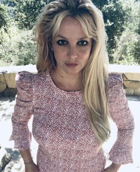 После освобождения из-под опеки отца Бритни Спирс поделилась обнаженными фото