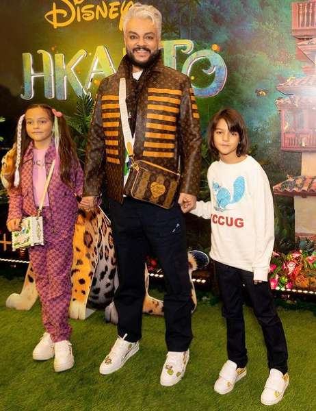 Филипп Киркоров с детьми на премьере