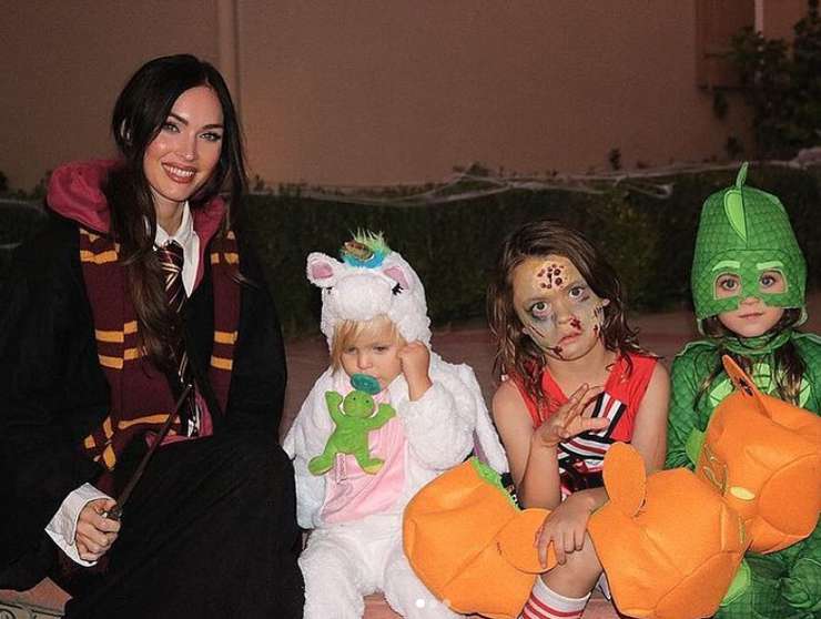 Меган Фокс с детьми