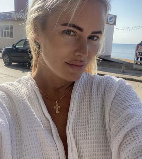 Дана Борисова показала свою фигуру в купальнике без фотошопа