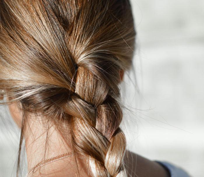 Тугие косы могут стать причиной выпадения волос
