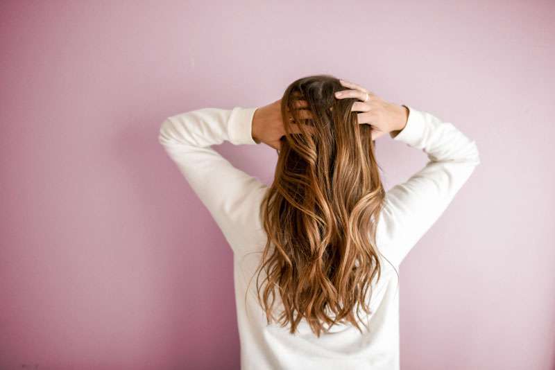 Когда надоели естественные кудри и волны, есть щадящие способы распрямить волосы