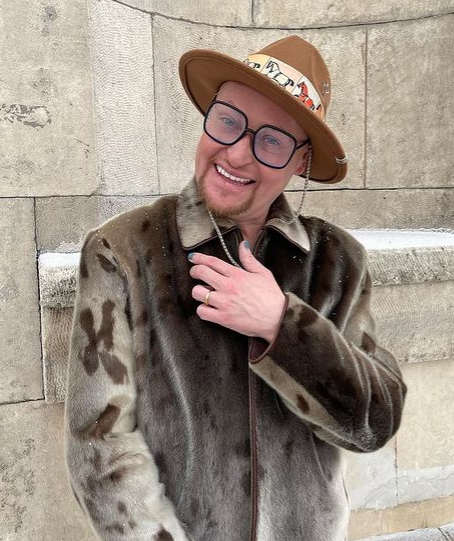 «Падал замертво»: за кулисами шоу состояние Шуры отслеживал врач