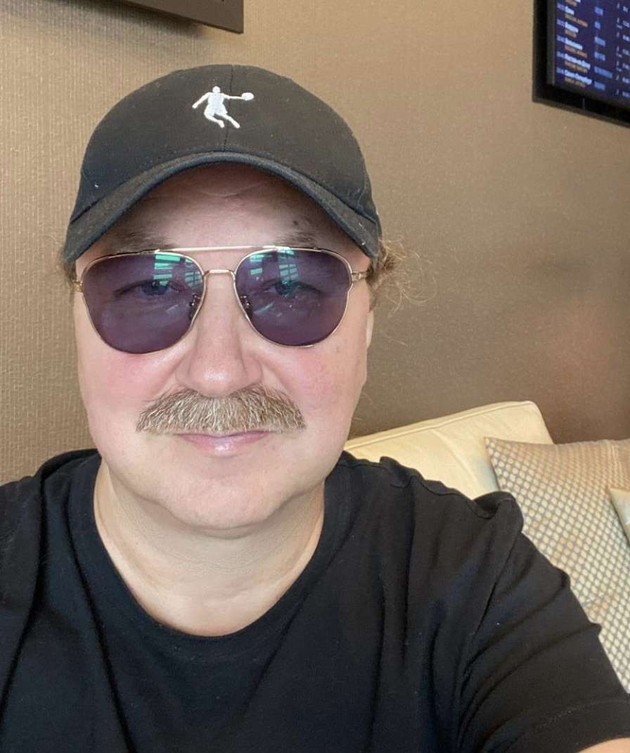 Игорь Николаев