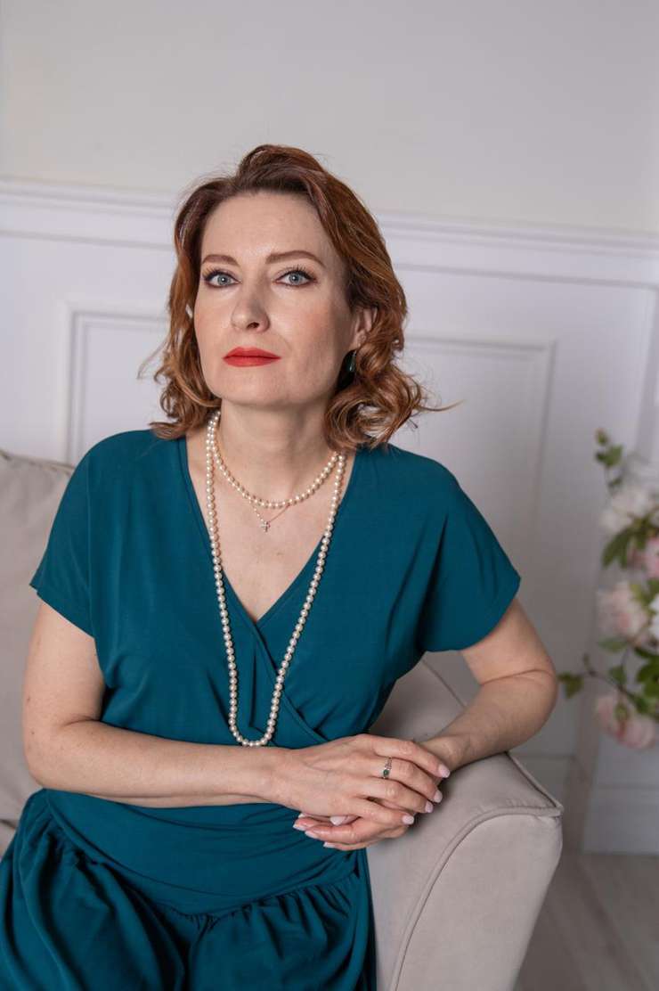 Евгения Харланова - практикующий дипломированный магистр психологии, сертифицированный гипнотерапевт, арт-терапевт