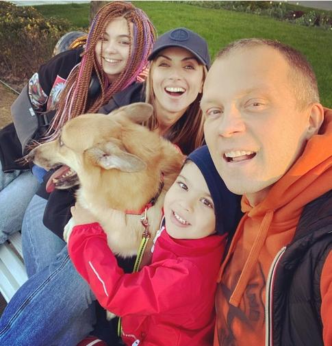 Диджей Грув записал собаку в бассейн: «Мы с ней ведем себя, как с членом семьи»