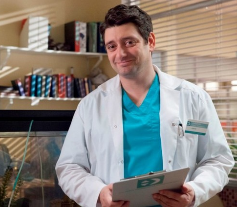 «Все на коленке»: звезда «Склифосовского» рассказал о некачественном дубляже в России