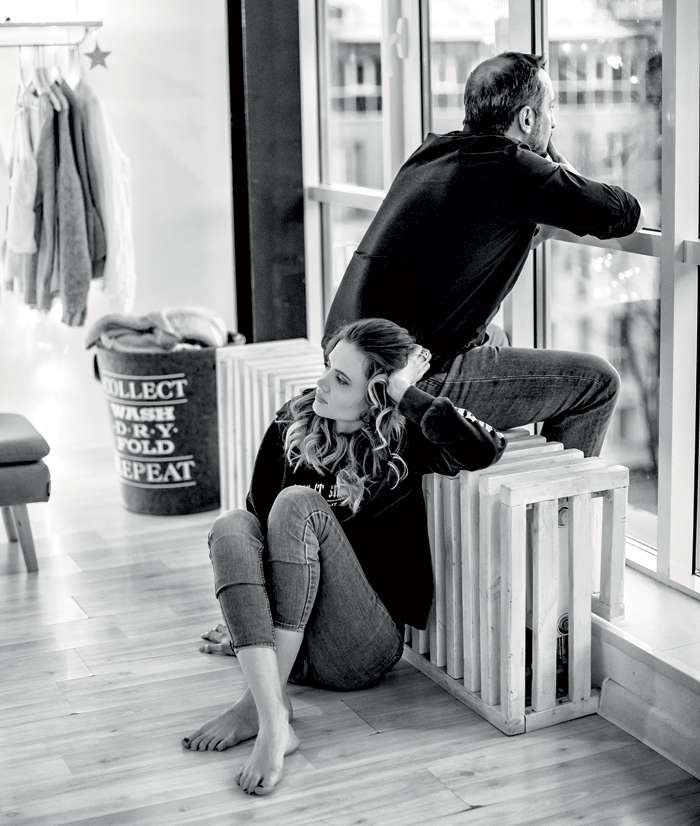 "У нас неаполитанская семья, до сих пор притираемся: можем обняться так, что душа в душу войдет, а можем целый день не разговаривать" У нас неаполитанская семья, до сих пор притираемся: можем обняться так, что душа в душу войдет, а можем целый день не разговаривать