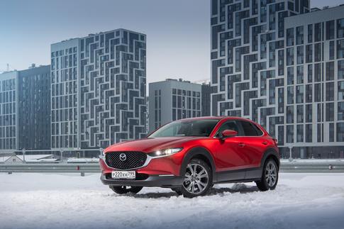 Мазда CX−30: автомобиль для эффектной самопрезентации или городской жизни современной леди?