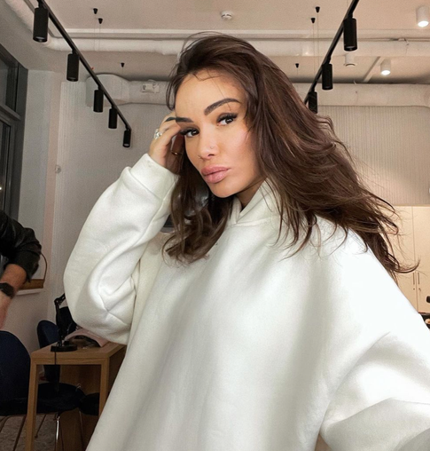 Айза про отравление сына: «Второй день лежу в слезах»