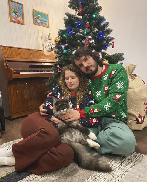 Певица Монеточка сыграла свадьбу