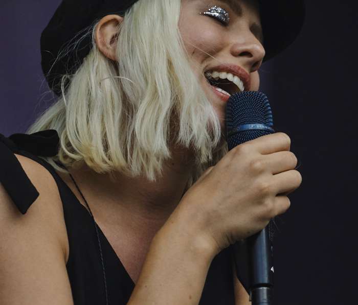 Выиграй миллион рублей, спев любимую песню