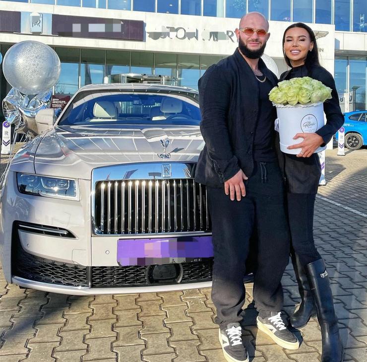 Джиган подарил Оксане Самойловой машину стоимостью около 40 миллионов рублей