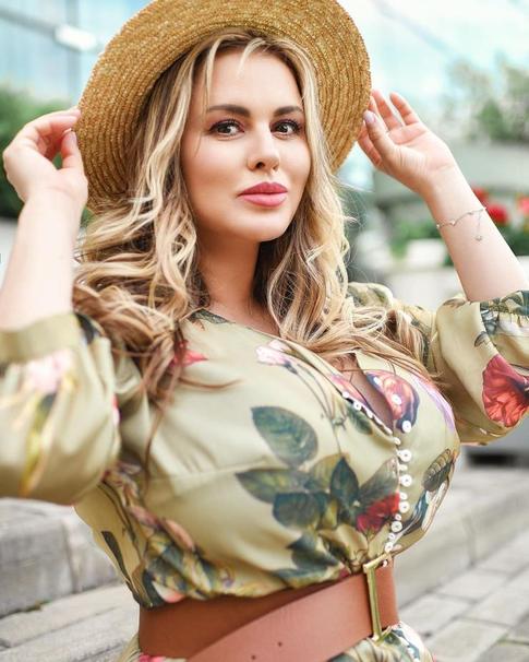 Анна Семенович подаст в суд на Быстрова за высказывание о ее фигуре