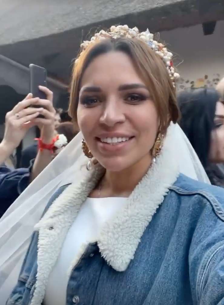 ...а так выглядела невеста на свадьбе в Тамани