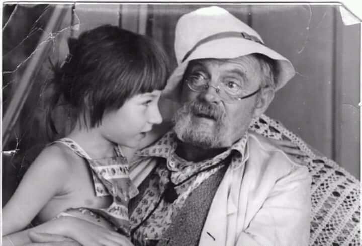 НАТАЛИЯ С ДЕДОМ НА СЪЕМКАХ ФИЛЬМА НИКИТЫ МИХАЛКОВА «НЕОКОНЧЕННАЯ ПЬЕСА ДЛЯ МЕХАНИЧЕСКОГО ПИАНИНО» НАТАЛИЯ С ДЕДОМ НА СЪЕМКАХ ФИЛЬМА НИКИТЫ МИХАЛКОВА «НЕОКОНЧЕННАЯ ПЬЕСА ДЛЯ МЕХАНИЧЕСКОГО ПИАНИНО»