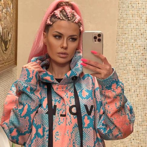 Никому не советуем: кто из звезд носит маникюр, на который страшно посмотреть