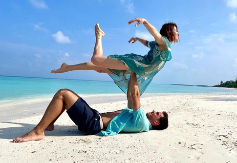 Звезда «Ледникового периода» устроила романтическую фотосессию на Мальдивах