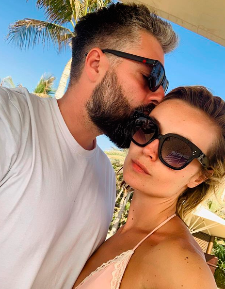 Полина Гагарина и Дмитрий Исхаков вместе отдохнули с дочерью