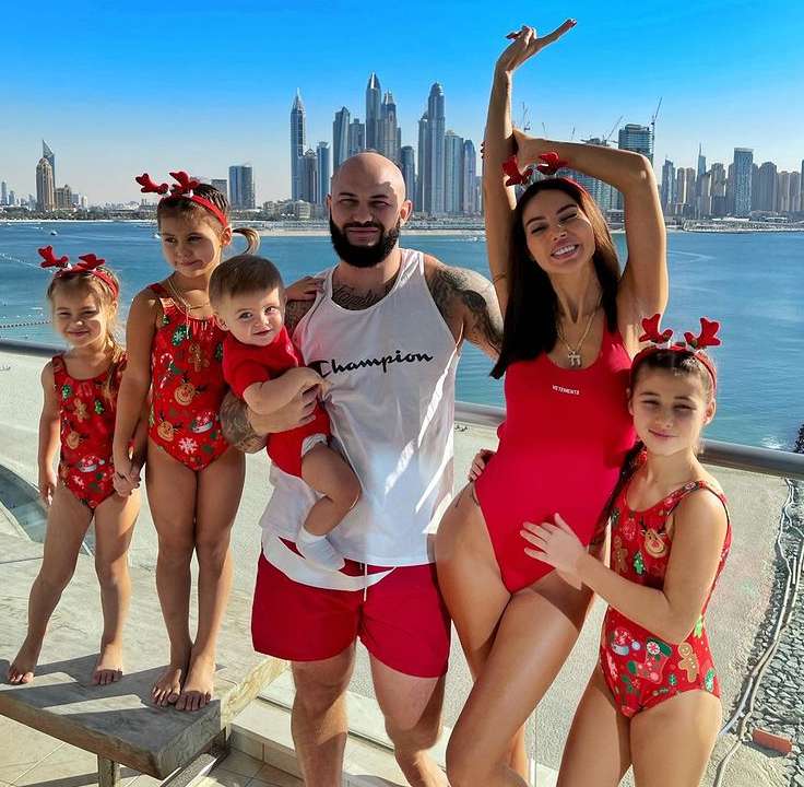 Джиган с семьей Джиган с семьей