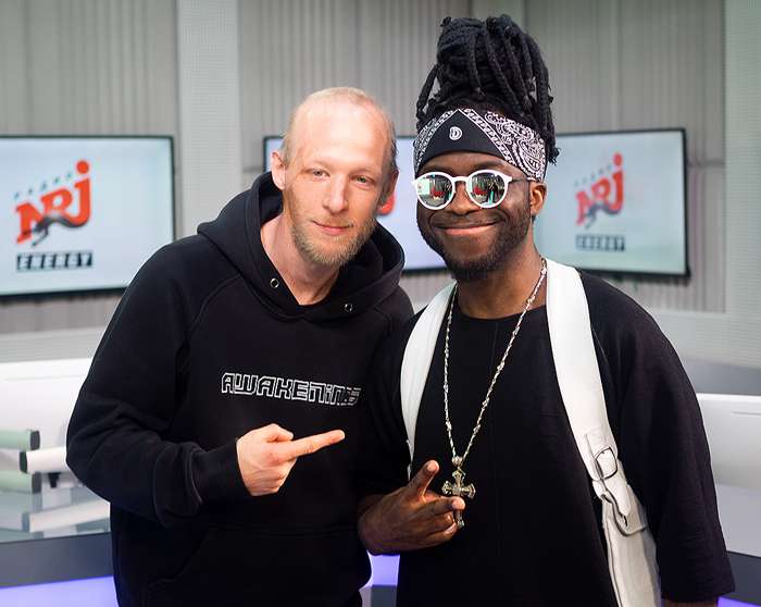 Борис Брейча с ведущими шоу Саймоном