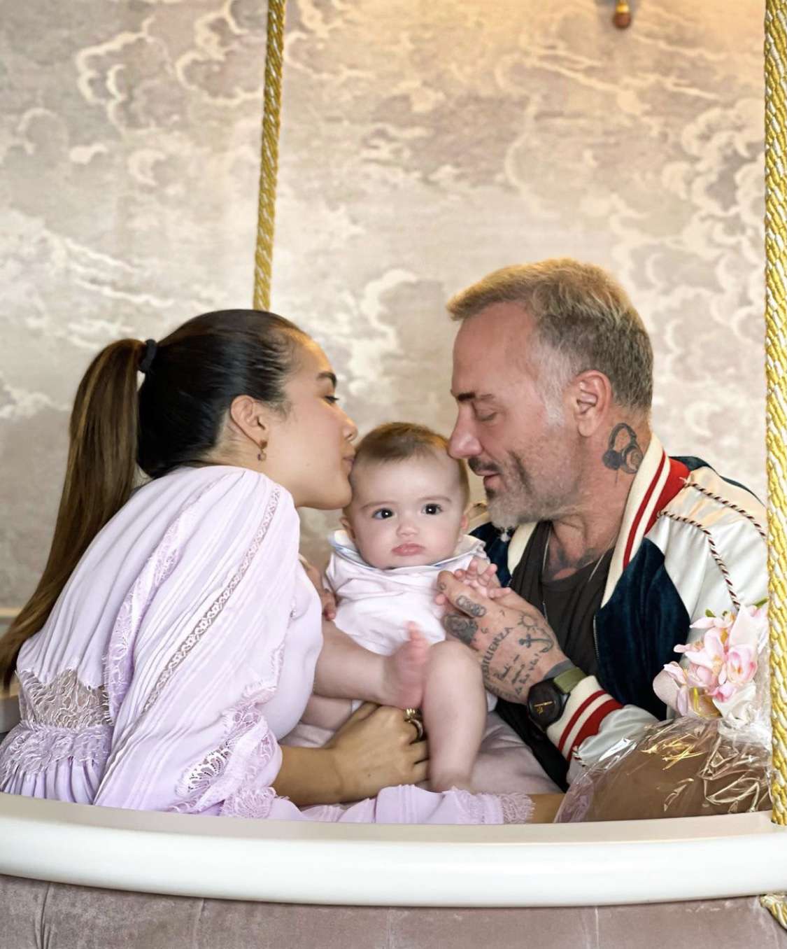 Джанлука Вакки с избранницей и дочерью