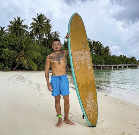 В Сети обсуждают откровенные фото Моргенштерна с его возлюбленной