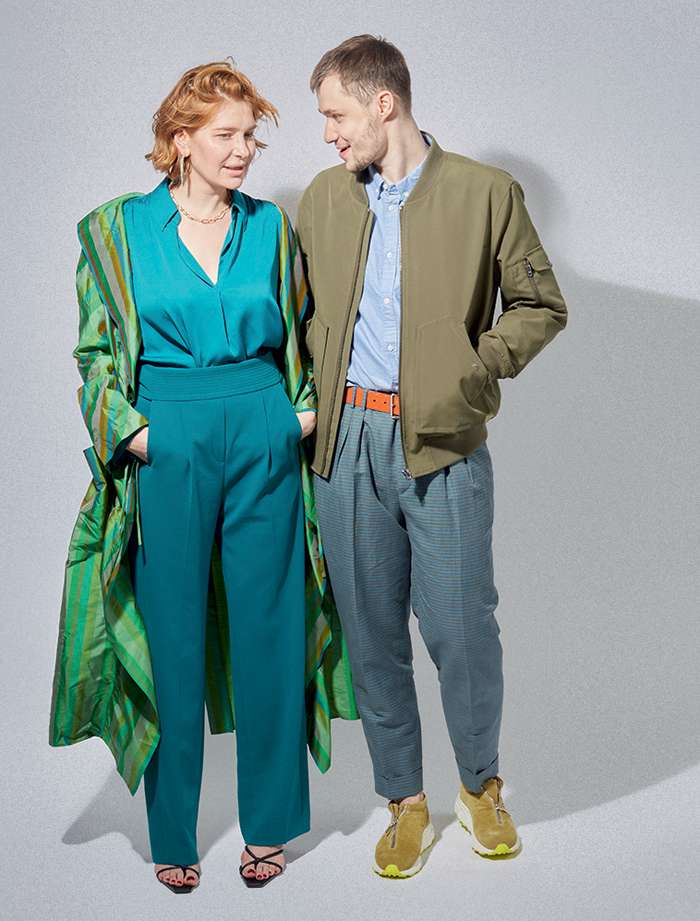 На Анастасии: плащ, Victoria Andreyanova; блузка и брюки, все – Marc Cain; босоножки, Mango; колье, La Nature; серьги, собственность героини На Анастасии: плащ, Victoria Andreyanova; блузка и брюки, все – Marc Cain; босоножки, Mango; колье, La Nature; серьги, собственность героини