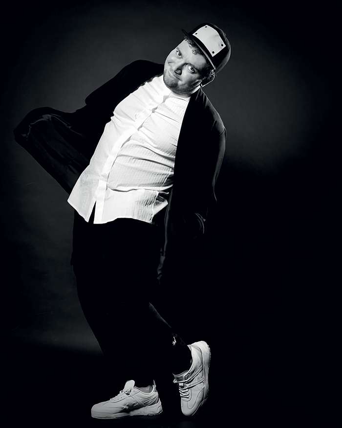 Я не пытаюсь всем понравиться, и мне нравятся далеко не многие. Могу язвительно ответить, колко пошутить. Я не солнечный мальчик