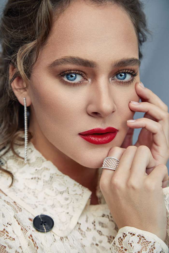 Платье, Self-portrait; серьги и кольцо из коллекции Classic, все – Mercury