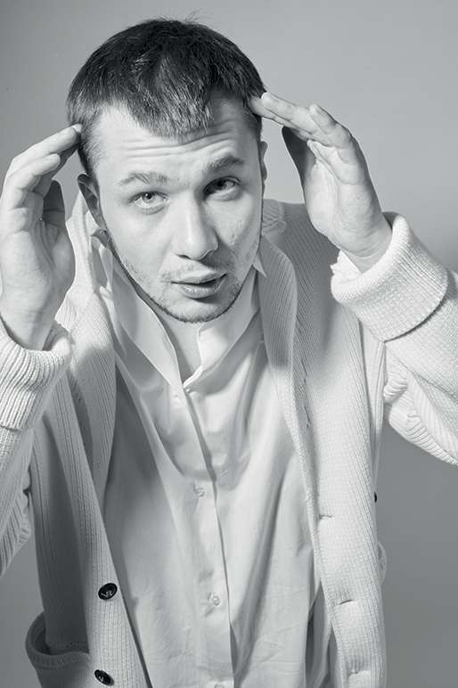 Кардиган, Pal Zileri (Live Pr); брюки, Trussardi Кардиган, Pal Zileri (Live Pr); брюки, Trussardi