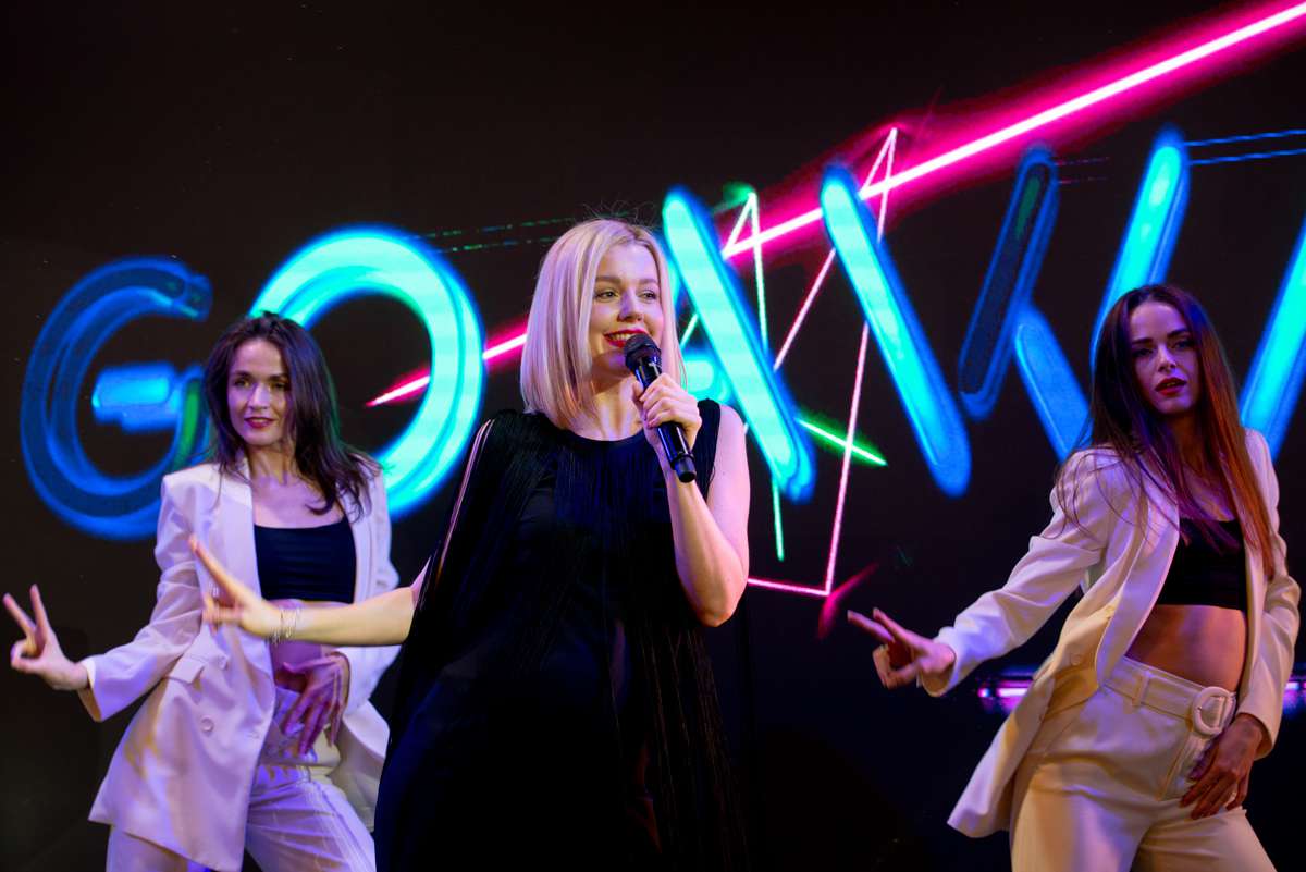 Беременная Юлианна Караулова продолжает выступать