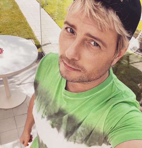 Одни оставляют надежду, а другие предпочитают ограничиться временными связями